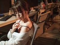 極品網紅美少女嫩妹草莓味的奈奈兔罕露臉高價24套-NO.010 第2季 Vol.02 辦公室OL-慾望教師 [42P+13V]