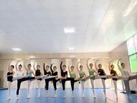 【黑客破解】台中18歲的舞蹈班學員黃嘉雯 各種私拍泄密流出3