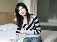 早期國模私拍鼻祖！原滋原味傳統型青澀美乳小妹黃丹頂格私拍原版