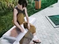 海角社區禽獸父親破處18歲蘿莉女兒後續 喂閨女吃春Y後悔不已累的我的老腰都快斷了