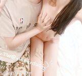 推特淫盪母狗『朵朵』停車場後備箱露出紫薇吸引客人擺攤買自己 被路人強操啪啪 高清