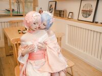 高端ACG業界女神爆機少女▌喵小吉&金魚▌雙模巨獻《從零開始的女體盛宴》超色情舔乳磨穴