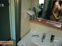 露臉才是王道！推特清純大波翹臀奔放正妹輝夜姬私拍各種反人類調教群P喝尿炮擊多人顏射場面令人乍舌