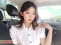 露臉才是王道！推特清純大波翹臀奔放正妹輝夜姬私拍各種反人類調教群P喝尿炮擊多人顏射場面令人乍舌