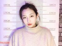 露臉才是王道！推特清純大波翹臀奔放正妹輝夜姬私拍各種反人類調教群P喝尿炮擊多人顏射場面令人乍舌