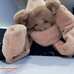 露臉才是王道！推特清純大波翹臀奔放正妹輝夜姬私拍各種反人類調教群P喝尿炮擊多人顏射場面令人乍舌