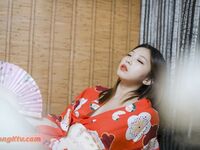 露臉才是王道！推特清純大波翹臀奔放正妹輝夜姬私拍各種反人類調教群P喝尿炮擊多人顏射場面令人乍舌