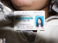 最新真實迷玩公司女同事 開口器 暴力翻 抽插各種玩弄 特寫無套抽插小穴 超清4K