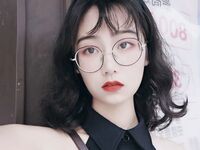 偷翻女同学手机相册里的所有自拍