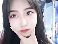 偷翻女同学手机相册里的所有自拍