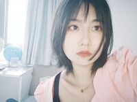 偷翻女同学手机相册里的所有自拍