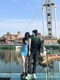 男神KINGMASTER和他的小母狗，調教得太好了 隨時隨地拉過來就干 很聽話，小母狗露臉了 很正點 屁股很翹 還很粉