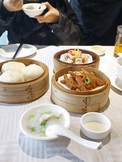 海角社區好哥哥封神之作 灌醉後強上了03年妹妹 舔逼後草哭最後射在屁股上