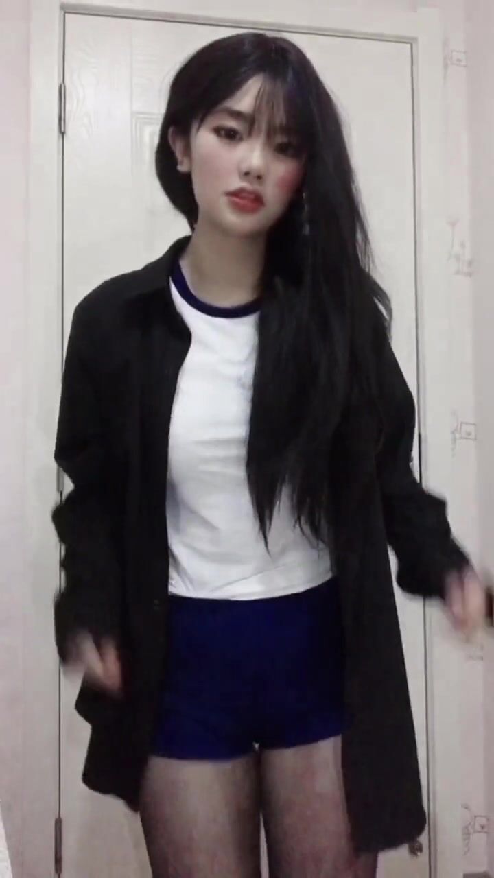 皮皮蝦網紅純欲女神【在下小羊】人前傲女，人後母狗，被金主包養定製私拍各種裸舞紫薇視頻207V (24)