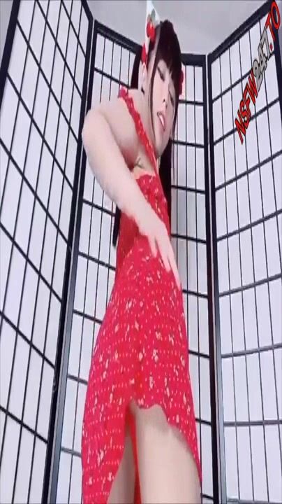 推特二次元小仙女紅人亞裔正妹迷人的貓老師收費私拍年齡不大玩得超級大膽各種道具雙洞齊開 (5)