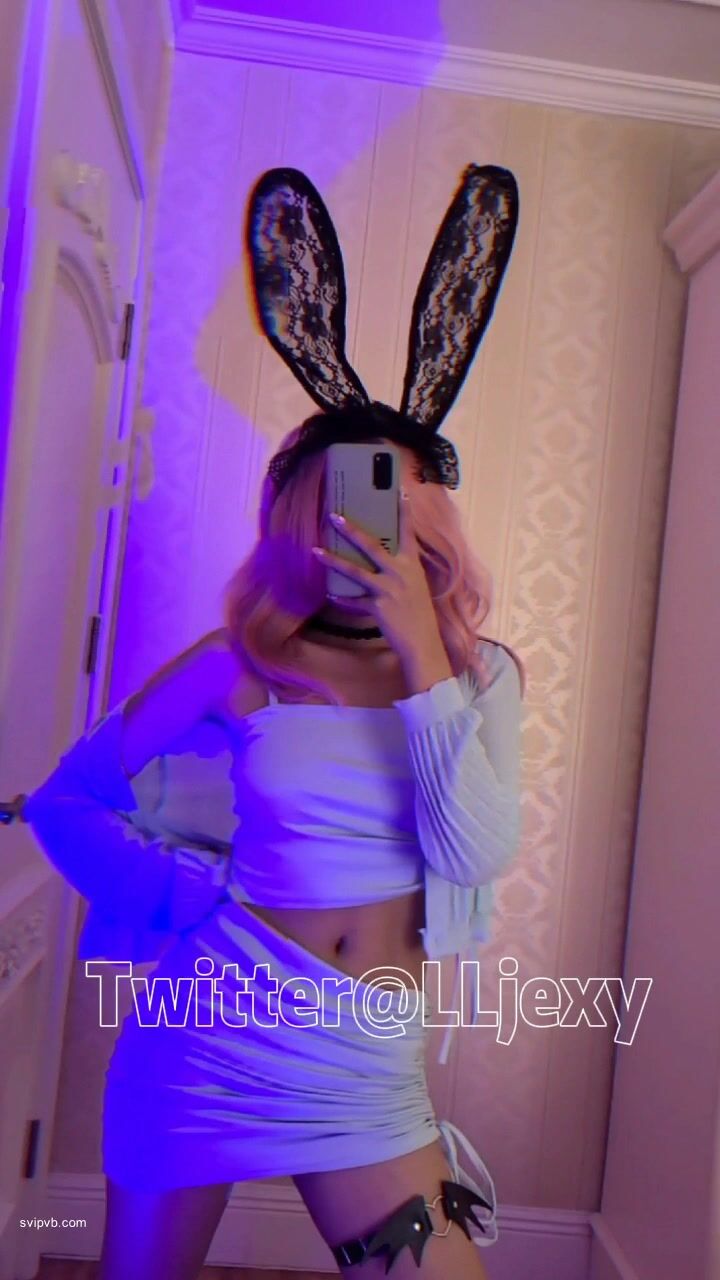 推特上著名抖音風福利姬可愛多是冰棍阿私拍各種潮流BGM活潑裸舞露臉母狗式紫薇 (10)