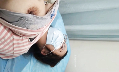 國內某體檢中心心電圖檢查偷拍 各種美乳大學生少婦美乳映入眼簾，處女的奶子圓潤堅挺好好看 (25)