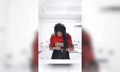 騷媽擁有三個騷逼能操爽不爽後附小妍視頻