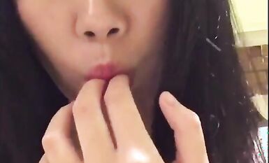 人前高冷私下極度反差大奶肥臀露臉妹【瑩瑩】與炮友造愛自拍視圖流出~邊呻吟邊說騷話 (4)