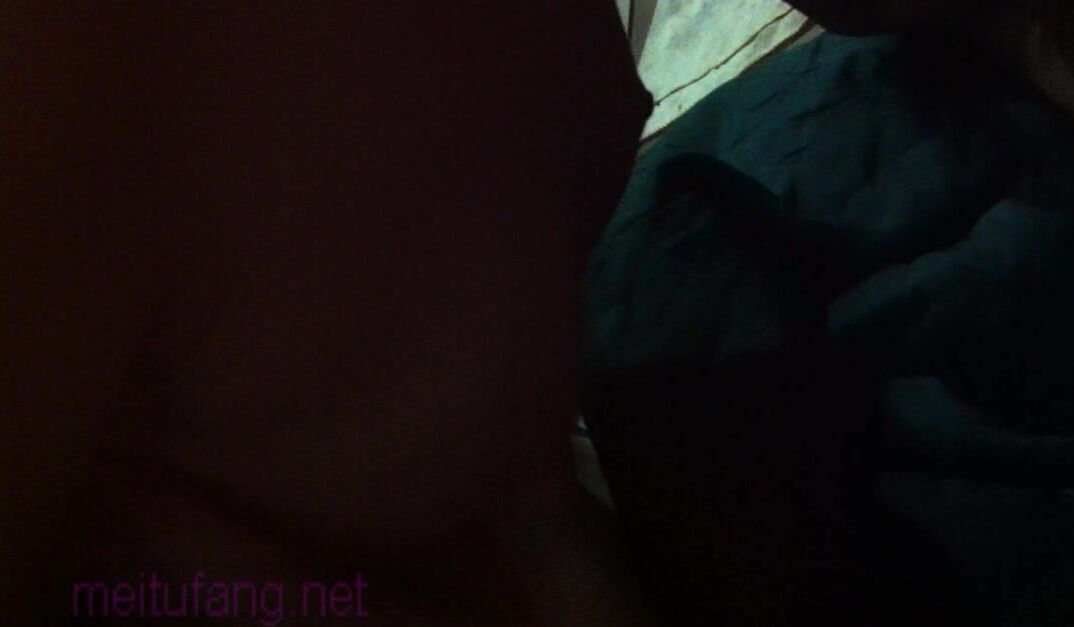 職校小情侶假日校外開房啪啪露臉自拍外流 超騷可愛小隻馬學妹已被調教成小淫娃嗲叫好舒服 (1)