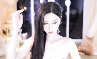 2022最新藏寶圖之舞神一姐『小恩雅』高潮表情加強版 切換VR視角超爆 高清 (9)