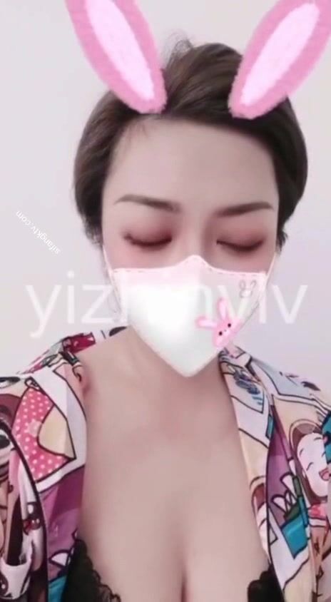 推特24萬粉騷貨『大婊姐』私密群淫語群P私拍 網紅美乳各種劇情啪啪 真人實戰 高清 (1)