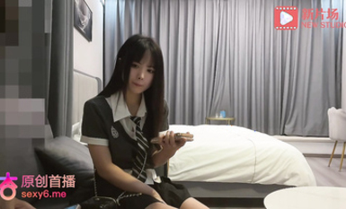 探花尹志平首秀_酒店約炮_職業態度非常差的清純學生妹，算是體驗了一把00後整頓職場，口活不錯干起來別有一番風味