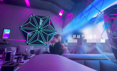 【重磅】約啪大神【UUS1980】妹子裝睡 被大神摸出感覺後開房 (3)