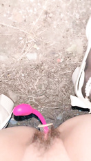 淫水直泄~【黛西老師】商場~馬路~樹林~勾搭技師內射一屁股~露臉，真實刺激，時刻提防路邊的行人 (8)