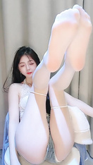 2025年最新抖音網紅女神下海【小饞貓】好美啊，絕對讓你一眼愛上，真是個超級反差的極品尤物 (1)