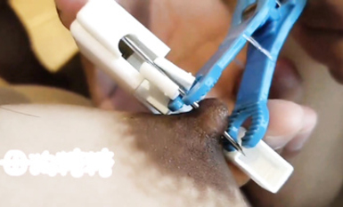 極品粉嫩反差學妹『母狗糖糖』被主人爸爸全裸露出調教啪啪，壓肏後入站立式抽插側入夾腿爆肏各種姿勢抽插打樁爽翻了