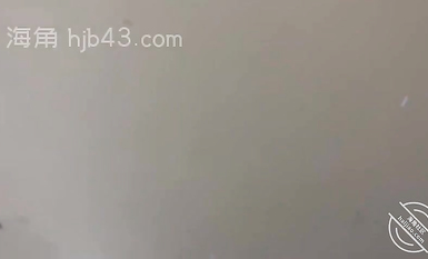 海角社區色女老鼠舔貓咪勾引哥哥亂倫 趁爸媽還沒下班，在沙發上無套強奸哥哥肏死這條小公狗