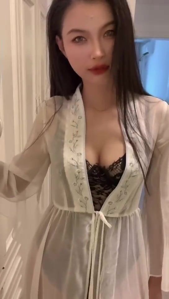 曾經紅極一時的網紅反差婊【王竹子】私拍視圖，個人SM經驗給字母圈新人答疑解惑SM教學福利 (13)