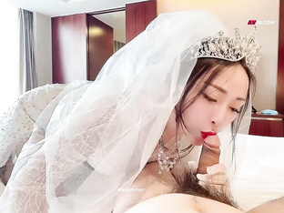 勁爆反差性感尤物『兔兔』及其閨蜜_VIP群_秀禾群婚紗露臉口交啪啪，唯美性感婚紗新娘超級反差_完整版福利