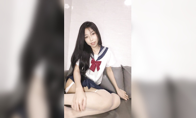 很耐看的氣質母狗大學生，無套啪啪大秀，臉穴同框假雞巴深插蜜穴，表情反差到爆 (32)