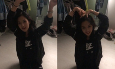 在出租屋裡調教自己淫盪的大學生女友，任人擺布各種玩弄，妹子的口活非常頂，被男友無套各種姿勢抽插內射