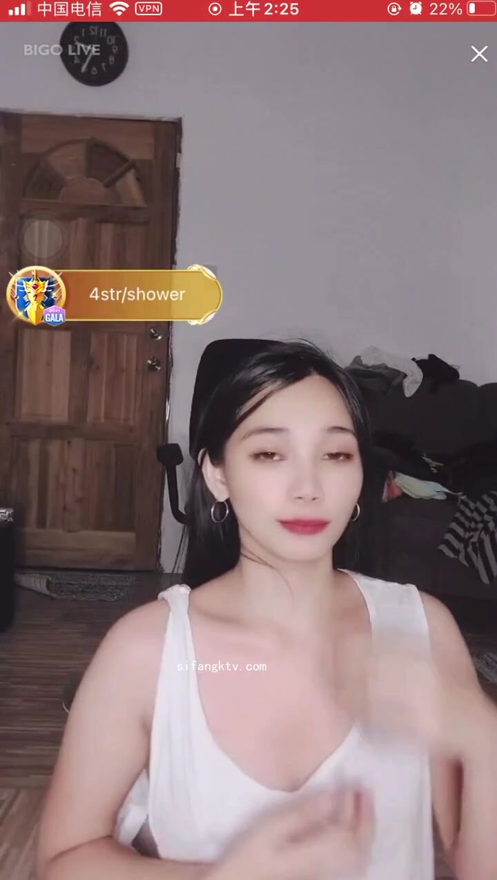 最新《瘋狂抖音》外篇之《抖音擦邊4》顏值主播各顯神通 閃現走光 刷邊瘋狂作死 扣逼漏奶 (280)