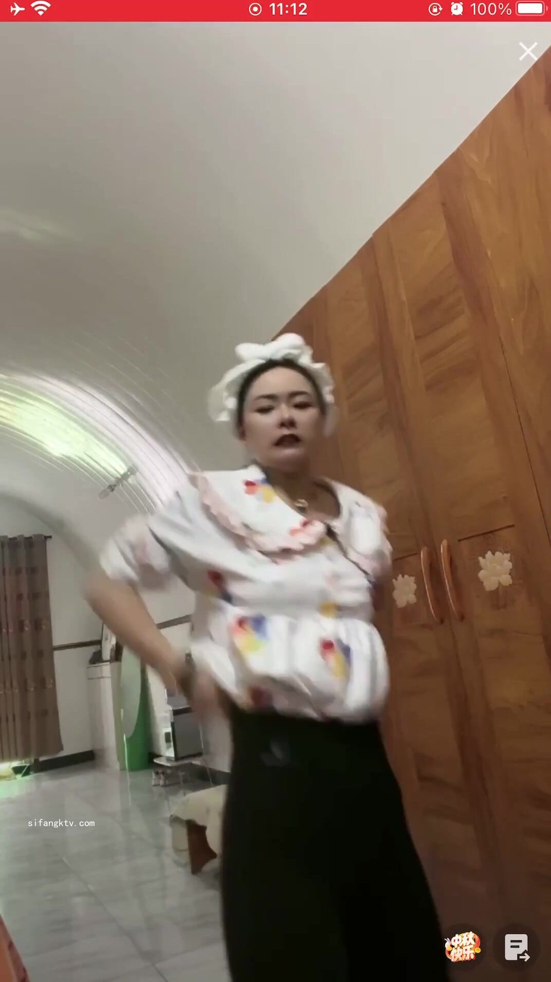 最新《瘋狂抖音》外篇之《抖音擦邊4》顏值主播各顯神通 閃現走光 刷邊瘋狂作死 扣逼漏奶 (74)