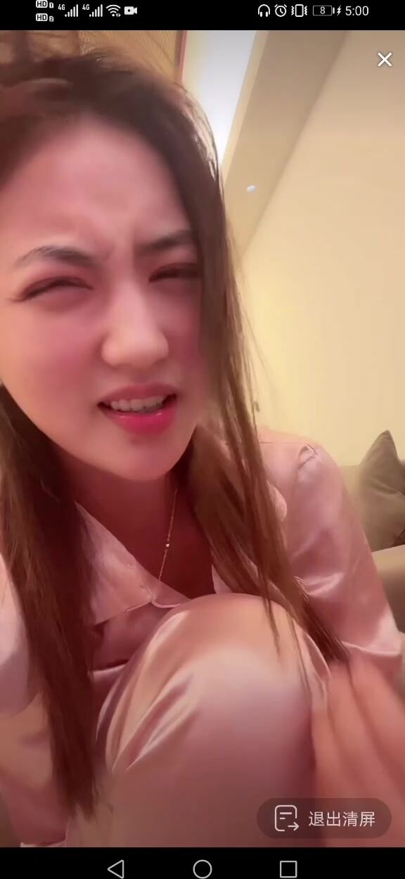 最新《瘋狂抖音》外篇之『三亞美女2』極品三亞外圍美女大秀身材 作死大尺度 摳B揉乳擠奶 (111)