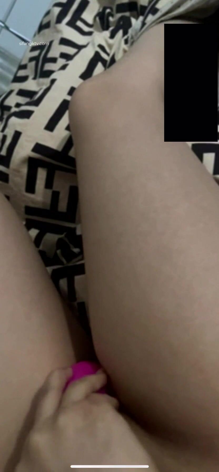 重金砸各種求包養女系列 指揮調教古城00後小嫩模各種騷 各種挑逗 展示技能 (1)